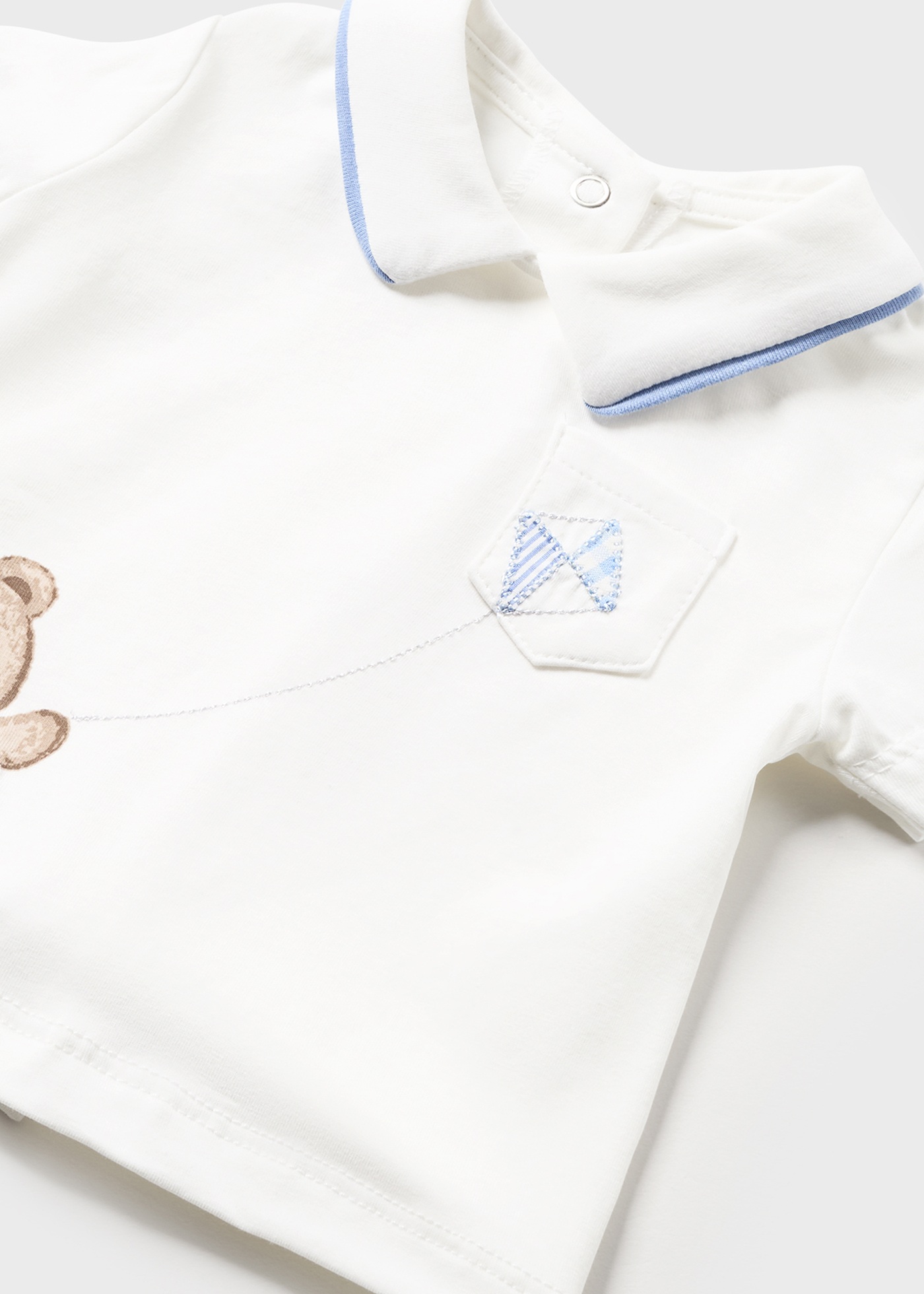 Conjunto de 4 peças em algodão sustentável para recém-nascidos.