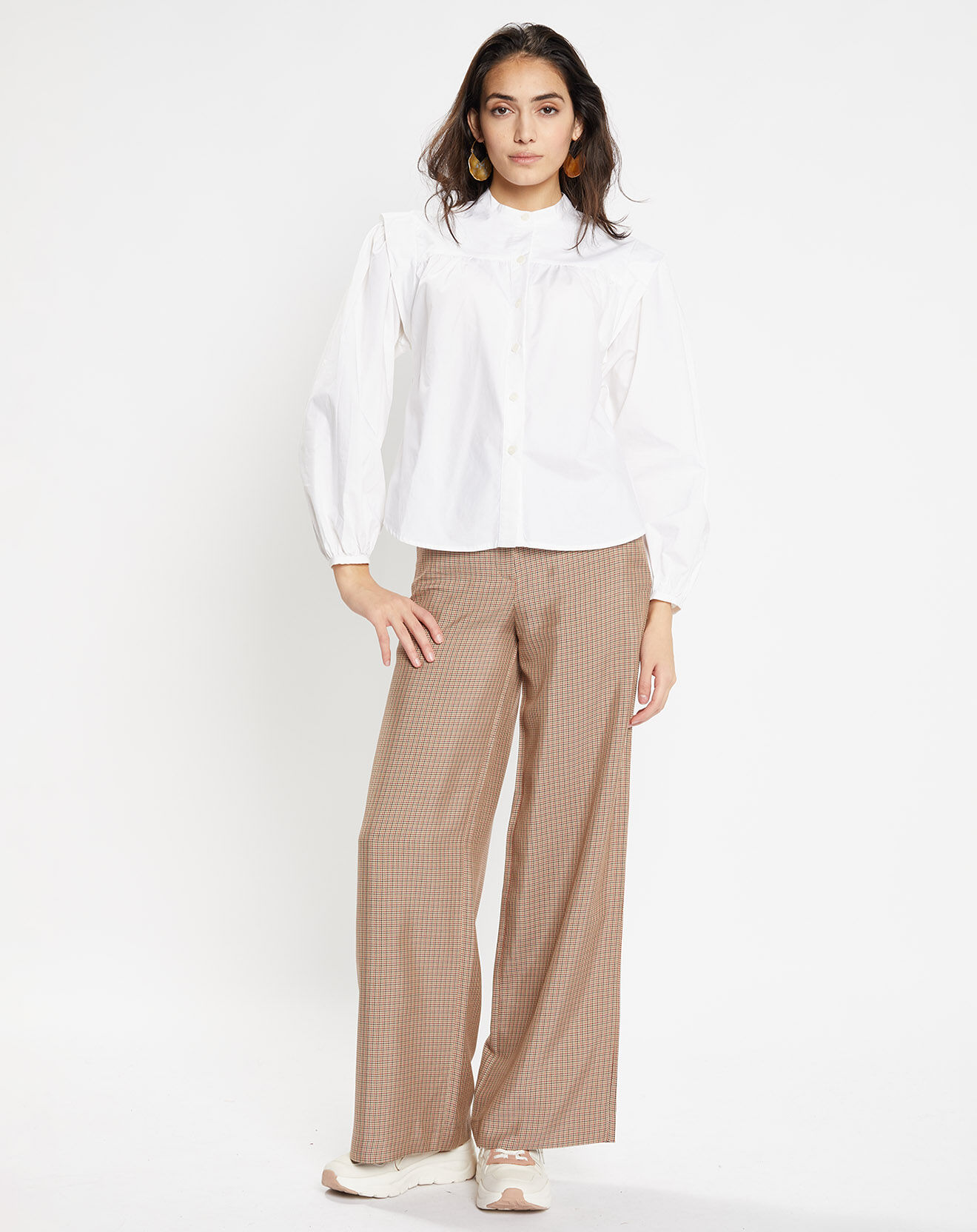 Galeries Lafayette Chemise en Coton Piping emmanchures relief blanc