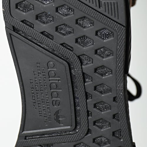 Baskets NMD R1 IG5535 Core Black Carbon Grey Five