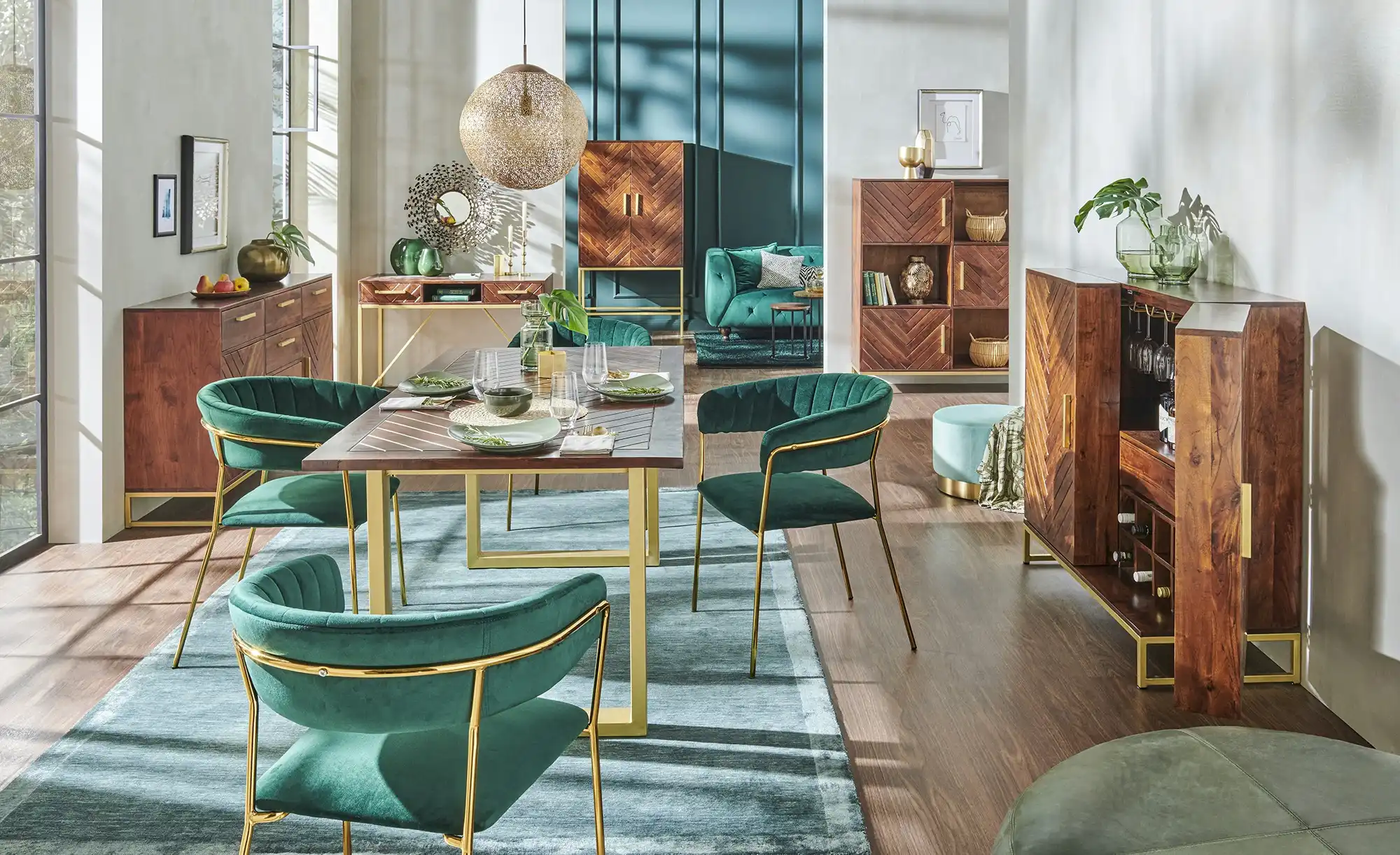 TV-Board aus Massivholz Calatria
