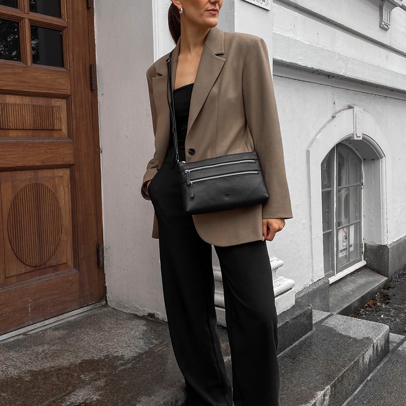 Aura<br>Crossbody Cos