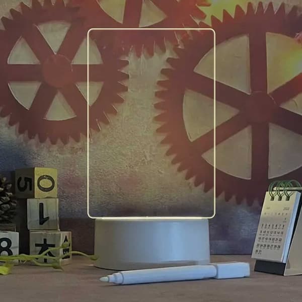 LED -notat bordlampe med blyant