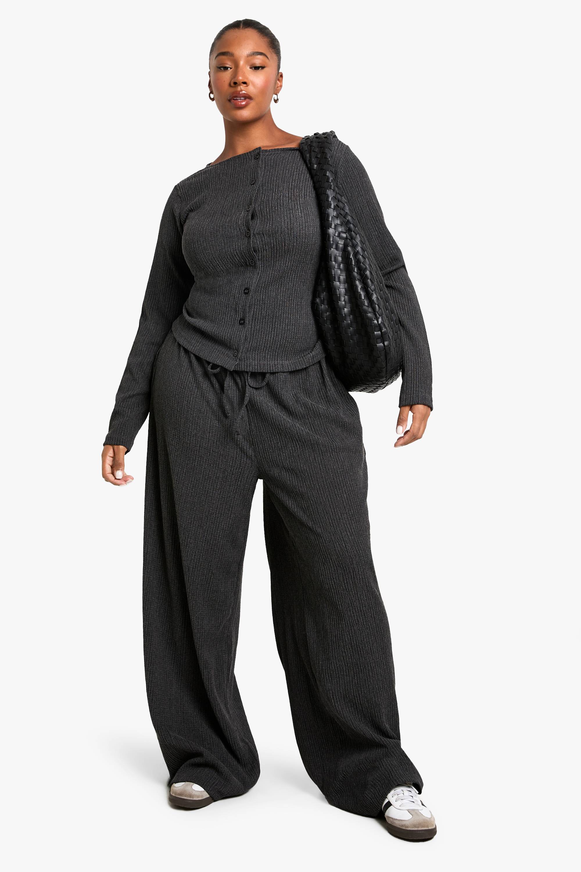 boohoo Haut texturé à manches longues pour grande taille avec boutons