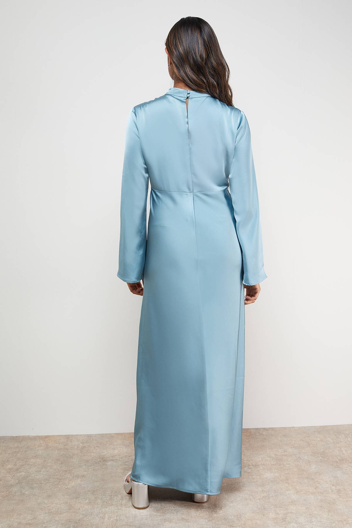 Oasis Robe Midi Satinée à Manches Évasées et Découpe Biais