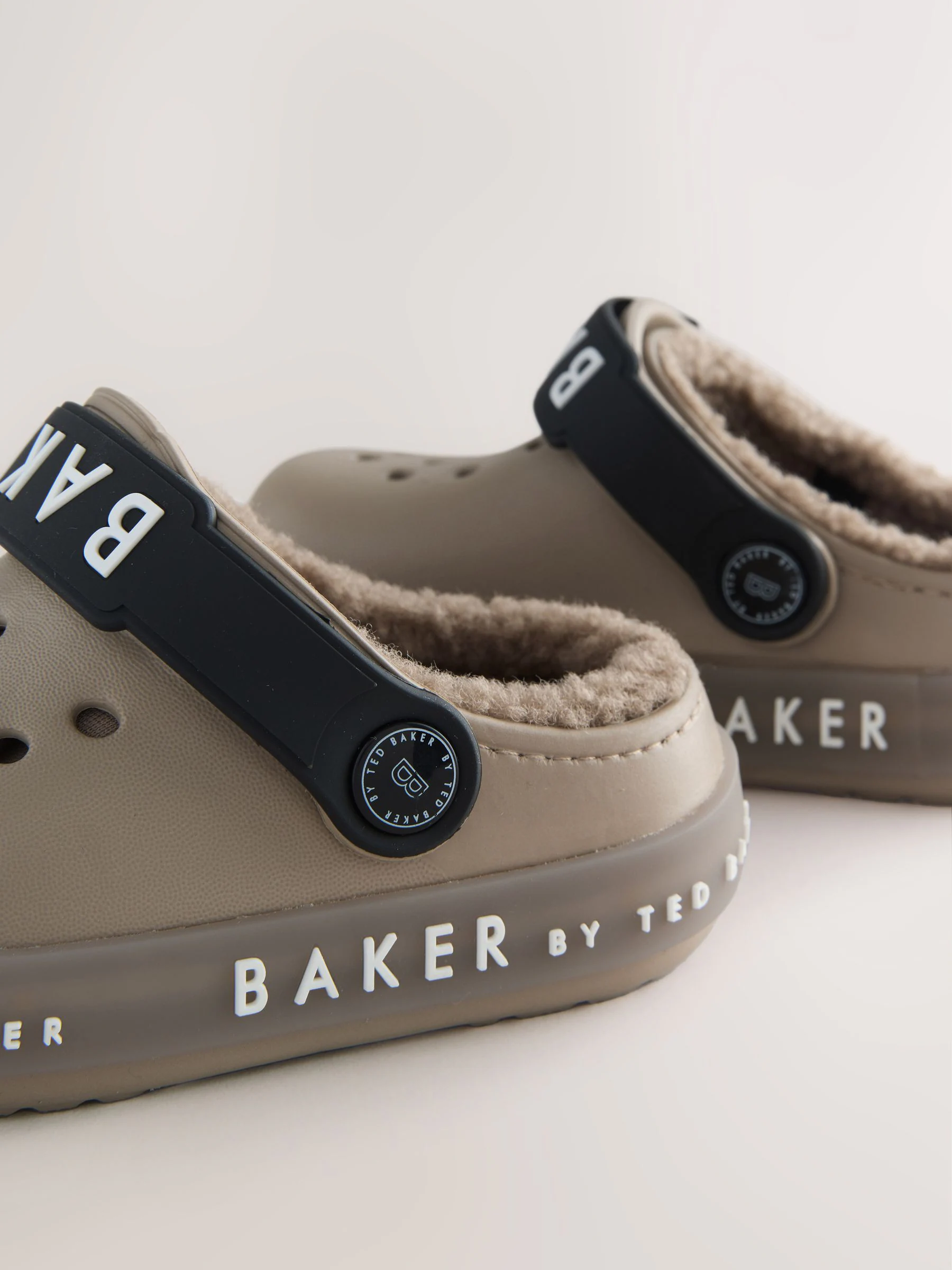 Pastelgeel - Baker by Ted Baker Borg Lined Clog Slippers