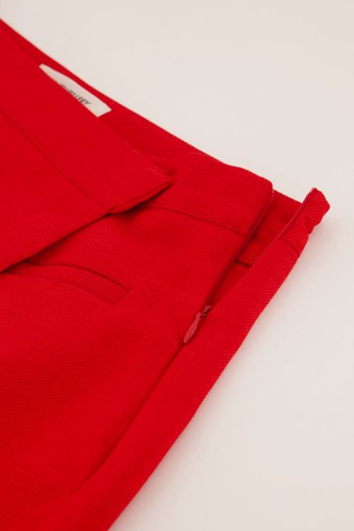 Rode skort met overslag