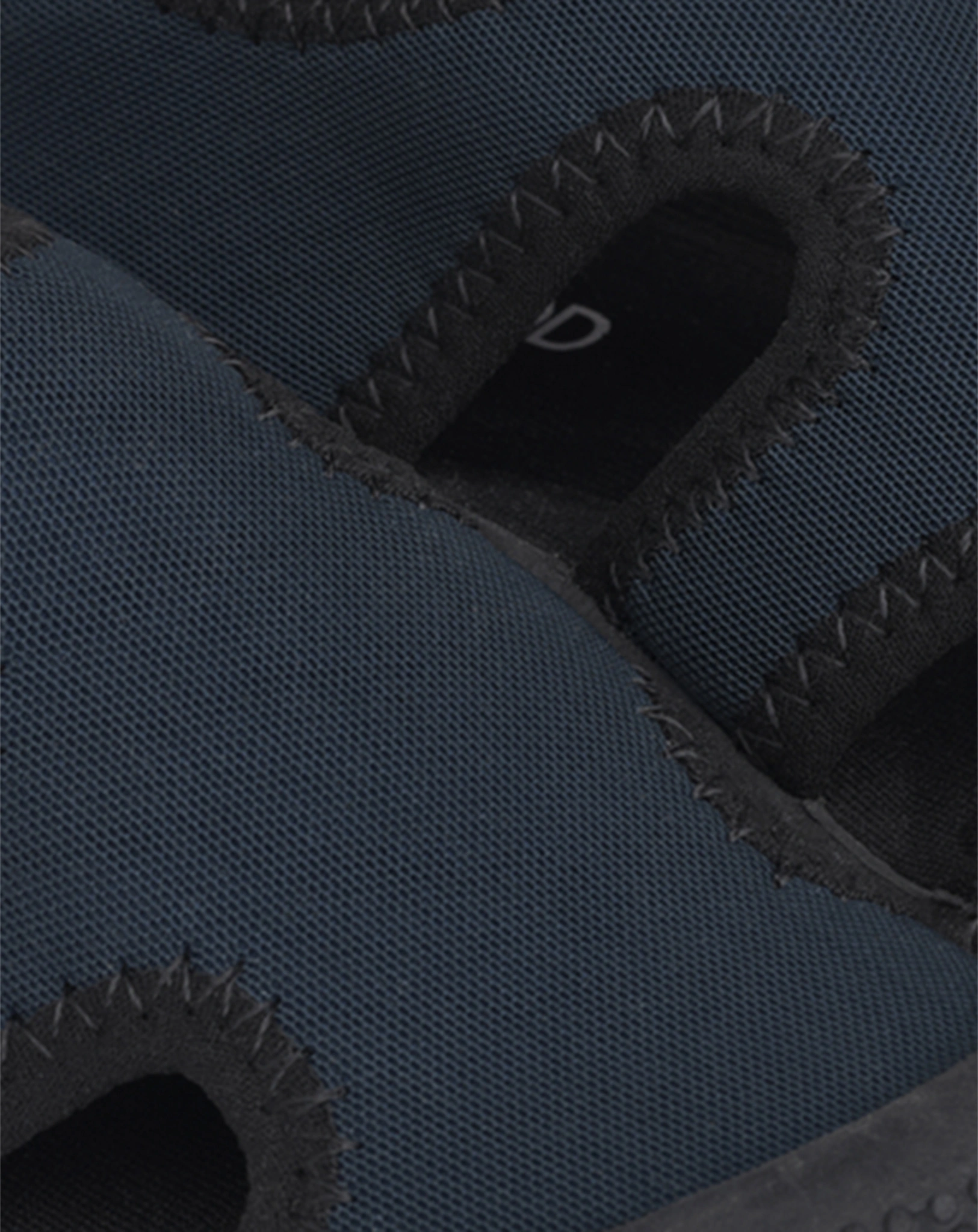 Badeschuhe SIGURD in black/classic navy