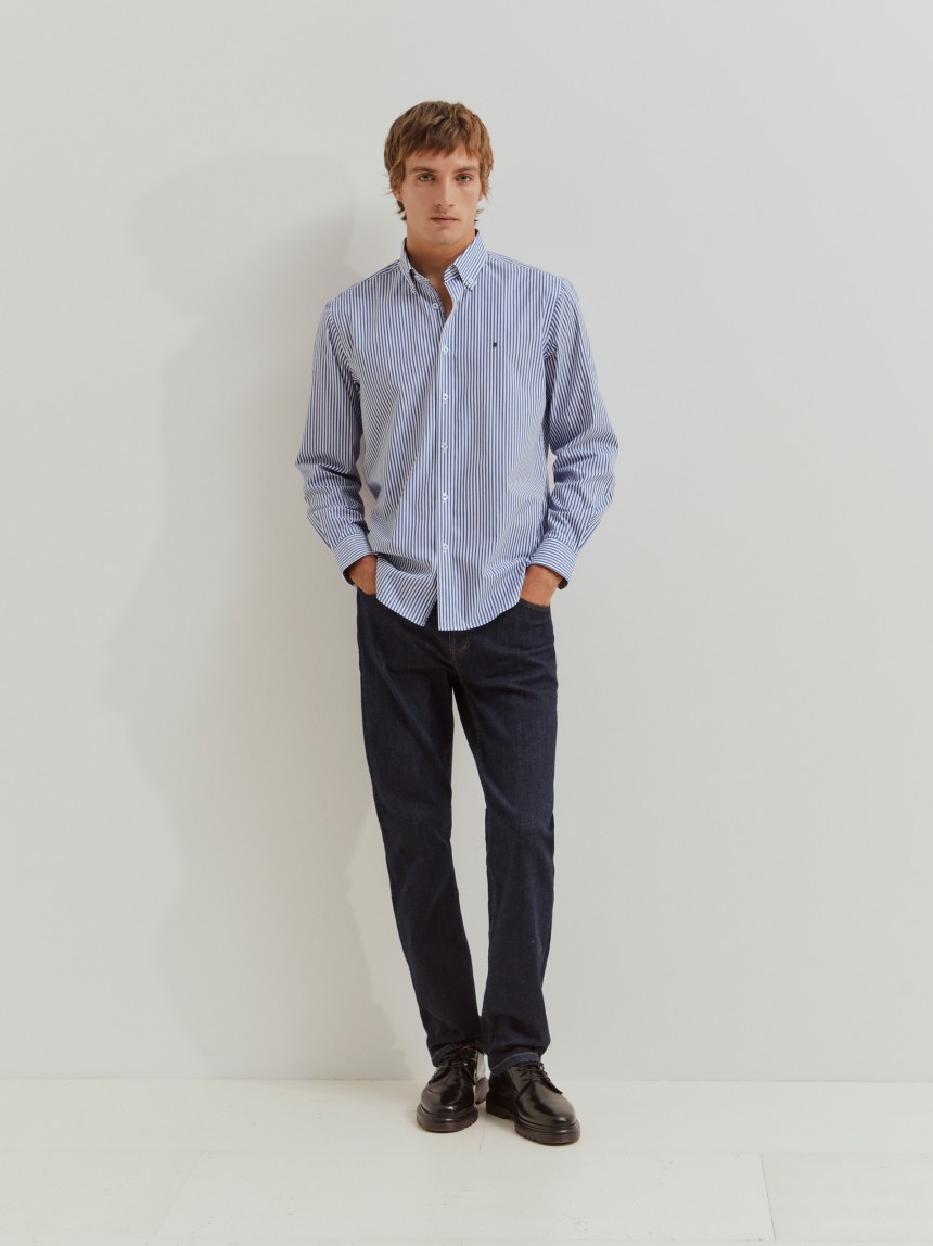 Camisa regular fit às riscas