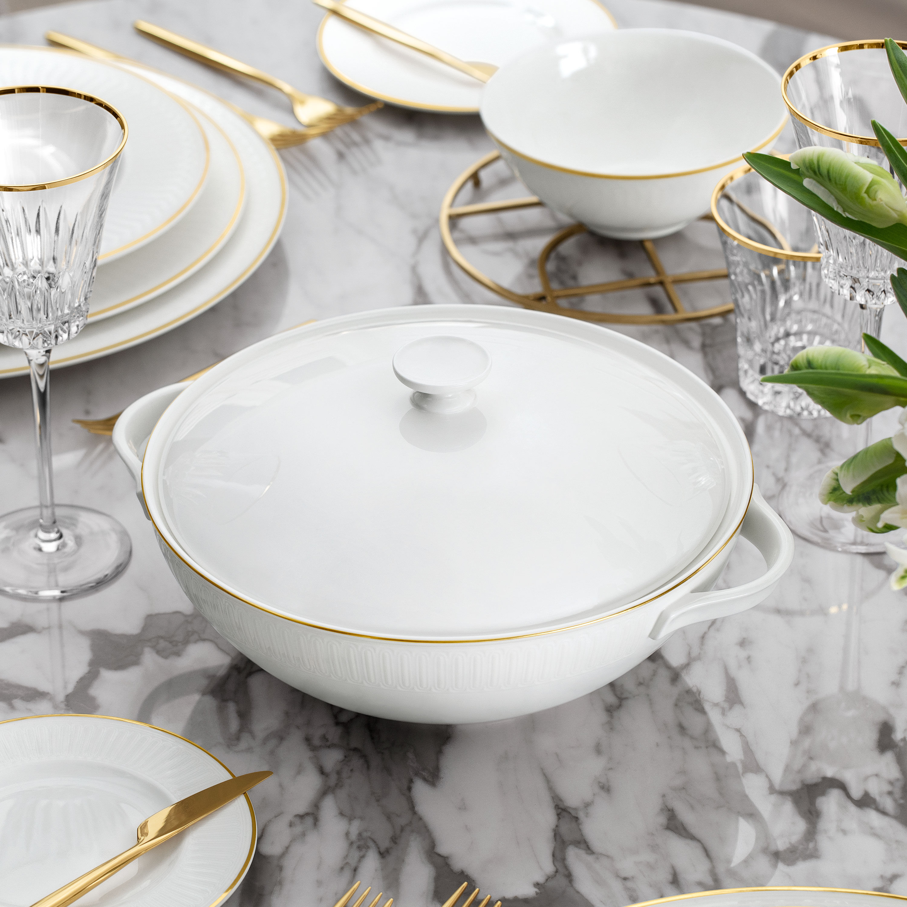 Chateau Septfontaines Tureen White, 74.4 oz, Premium Bone Porcelain