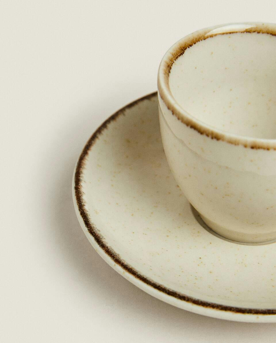 XÍCARA DE CAFÉ COM BORDA