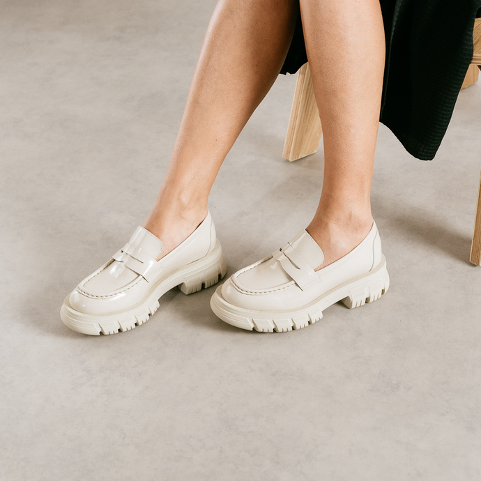 Mocassins à semelles crantées  en cuir glacé écru