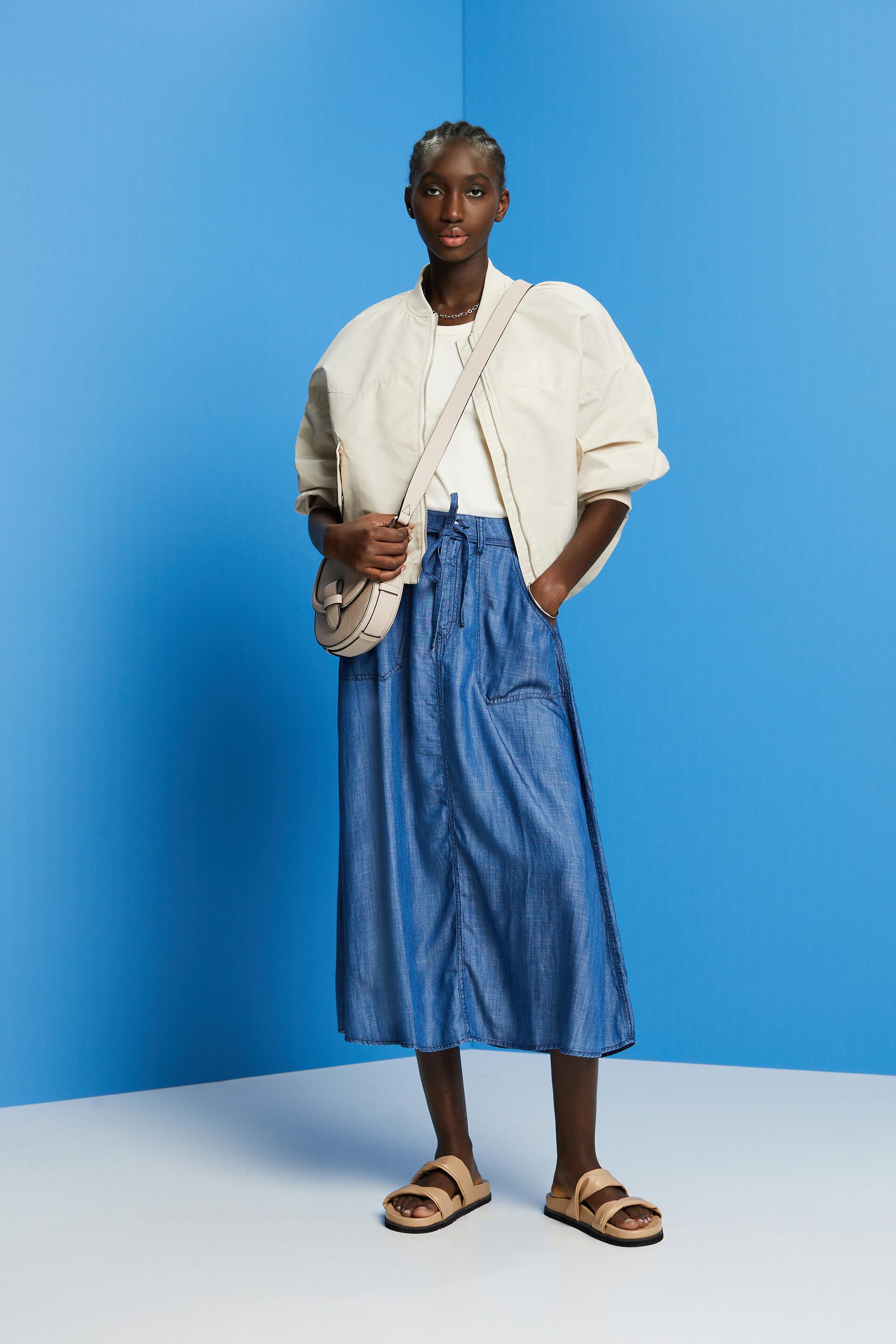 En TENCEL™ la jupe longueur midi d´aspect denim