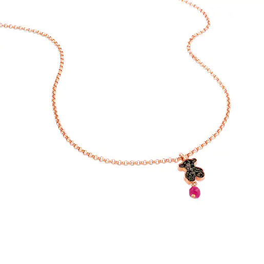 Colar com banho de ouro rosa 18k sobre prata, espinélio e rubi tratado, com motivo de urso.