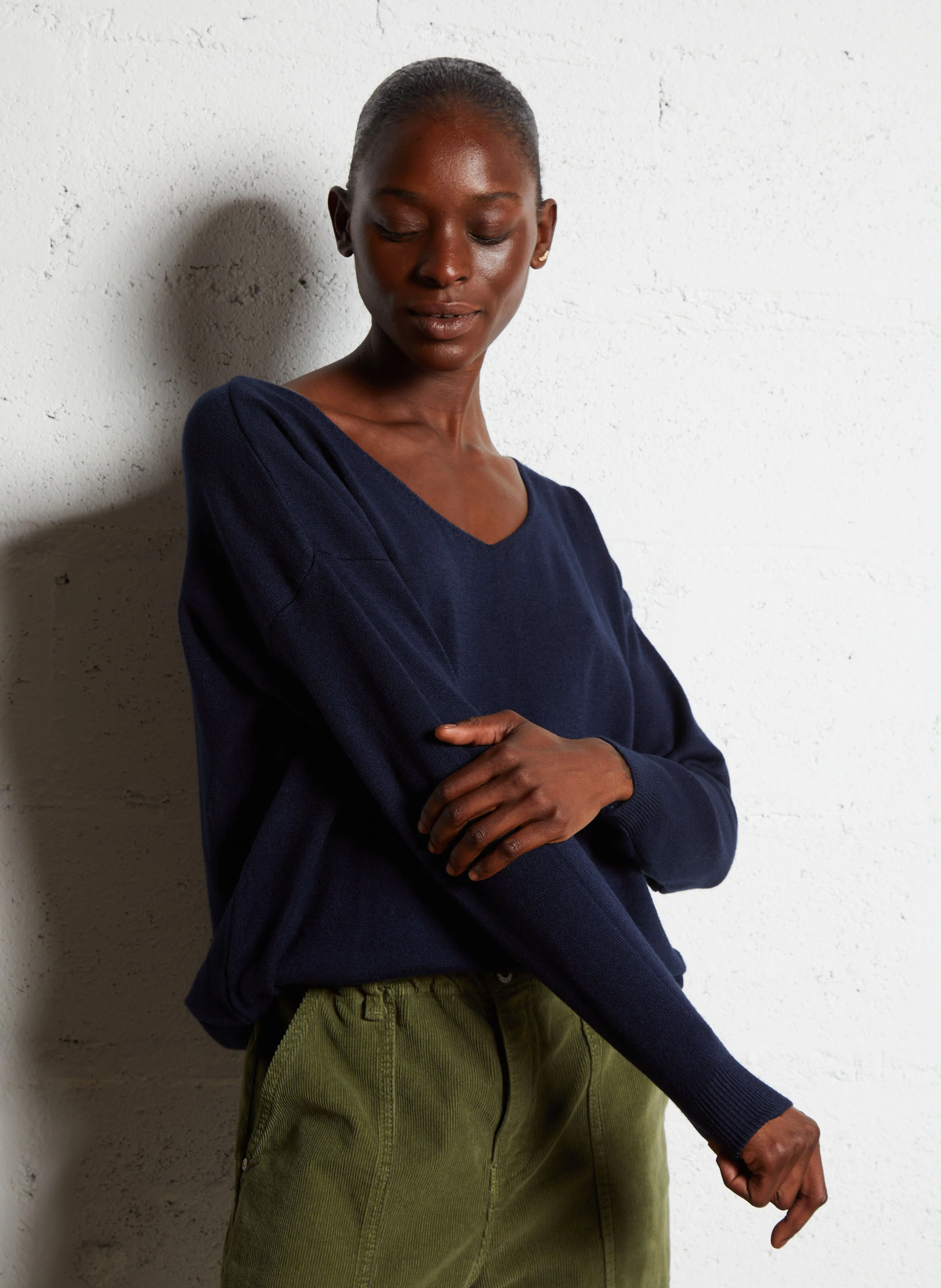 Pull col V droit en maille | Bleu