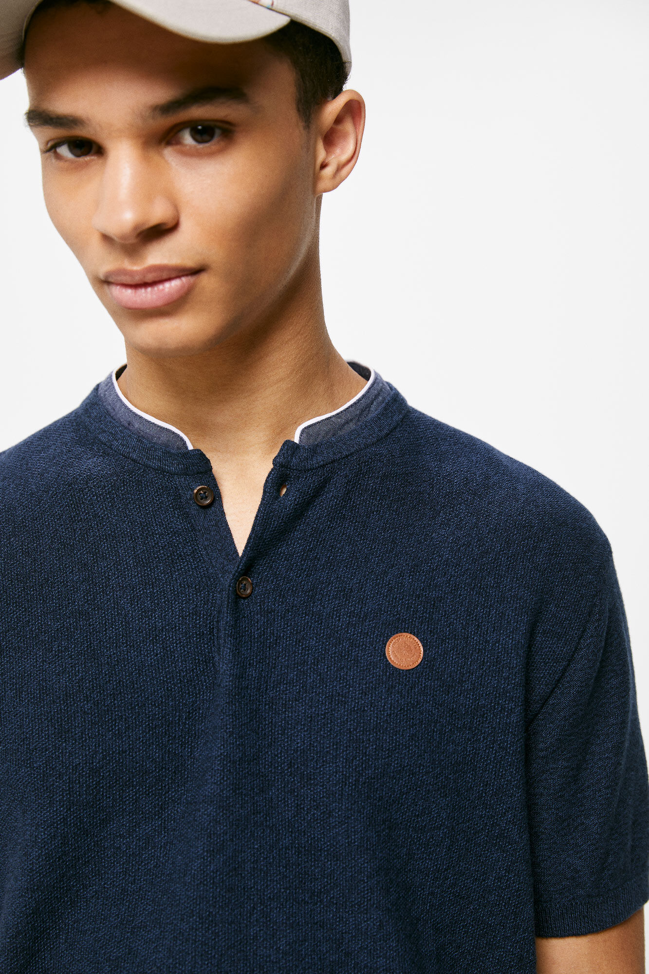 Camisa polo com gola mandarim - azul marinho