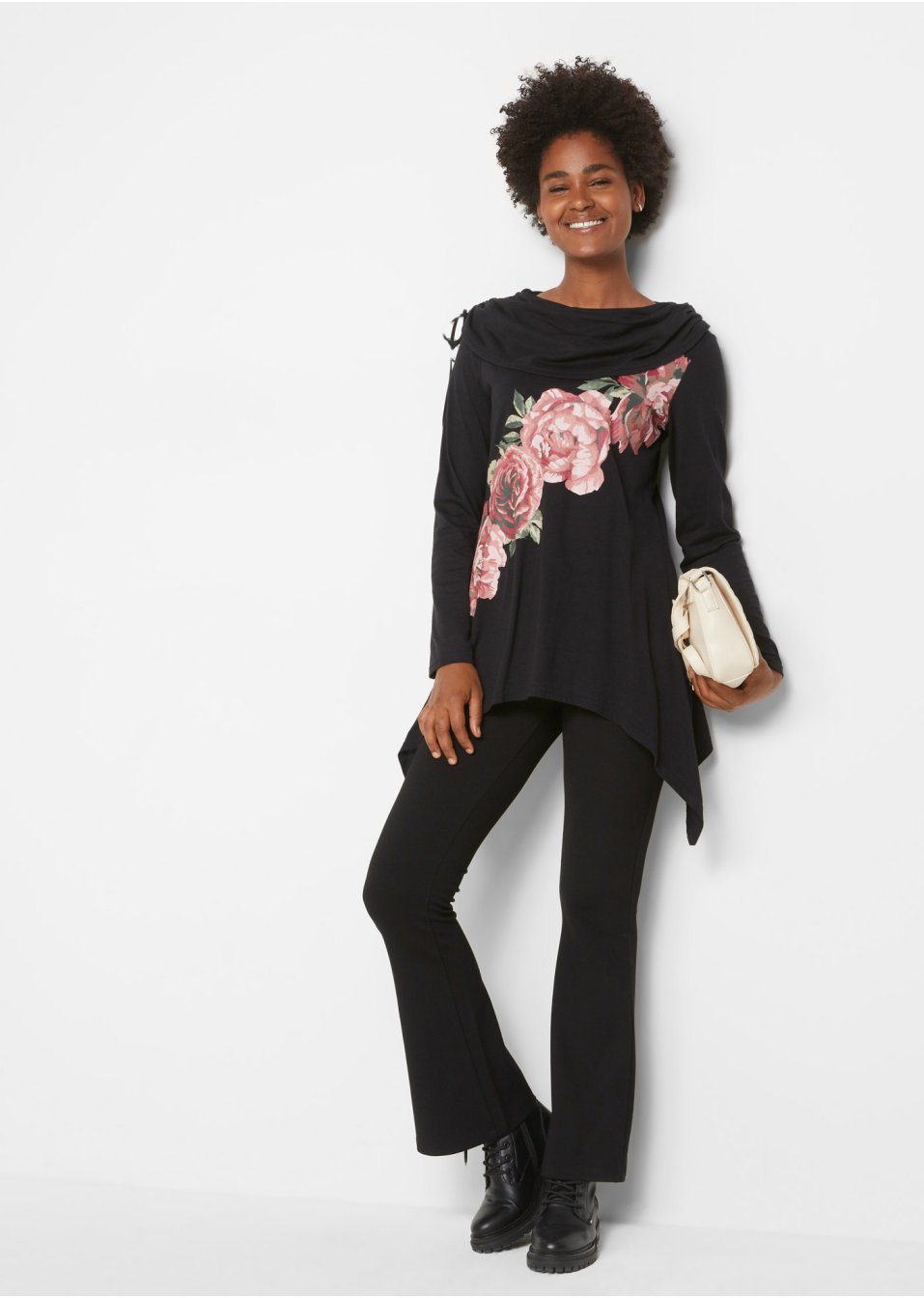 T-shirt avec base à pans et imprimé roses