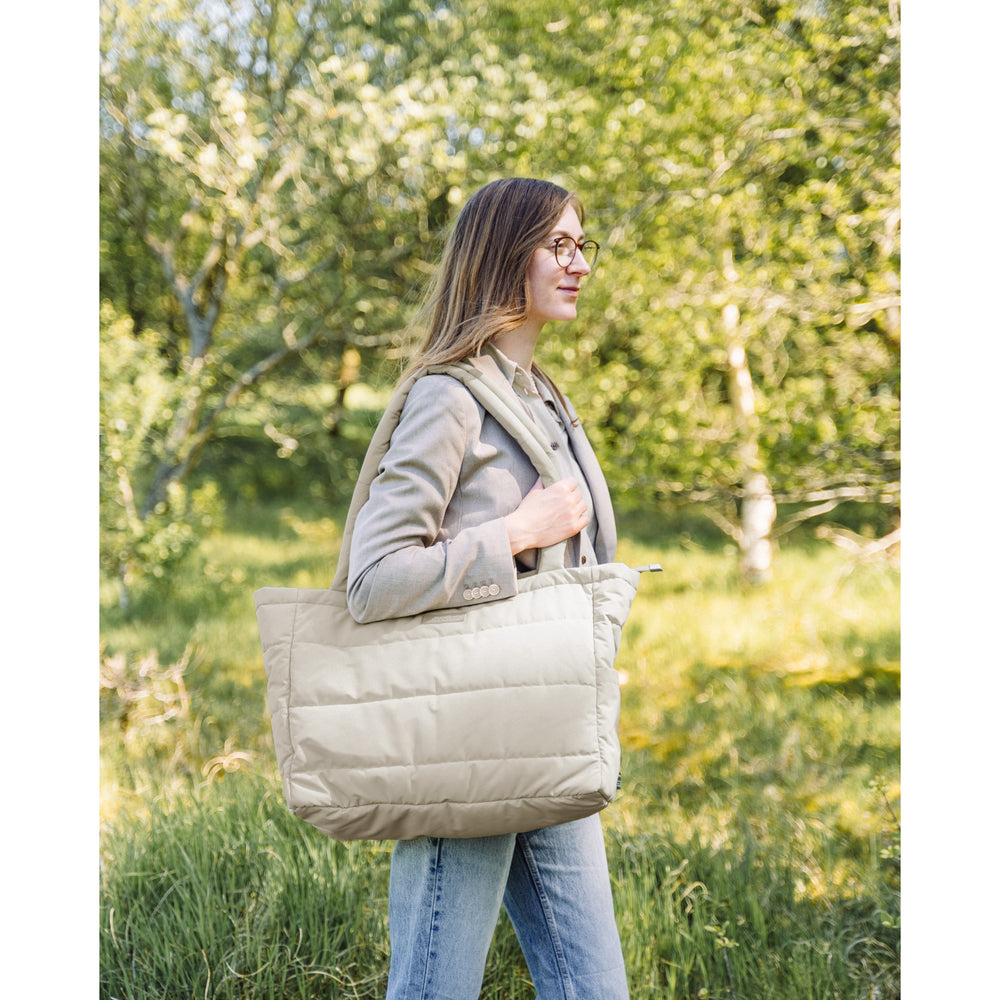 Køb DonebyDeer Sand Quiltet Pusle Tote Bag