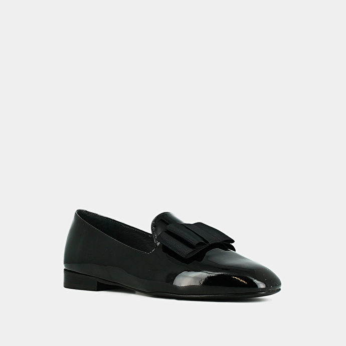 Ballerines à bouts pointus  en cuir verni noir