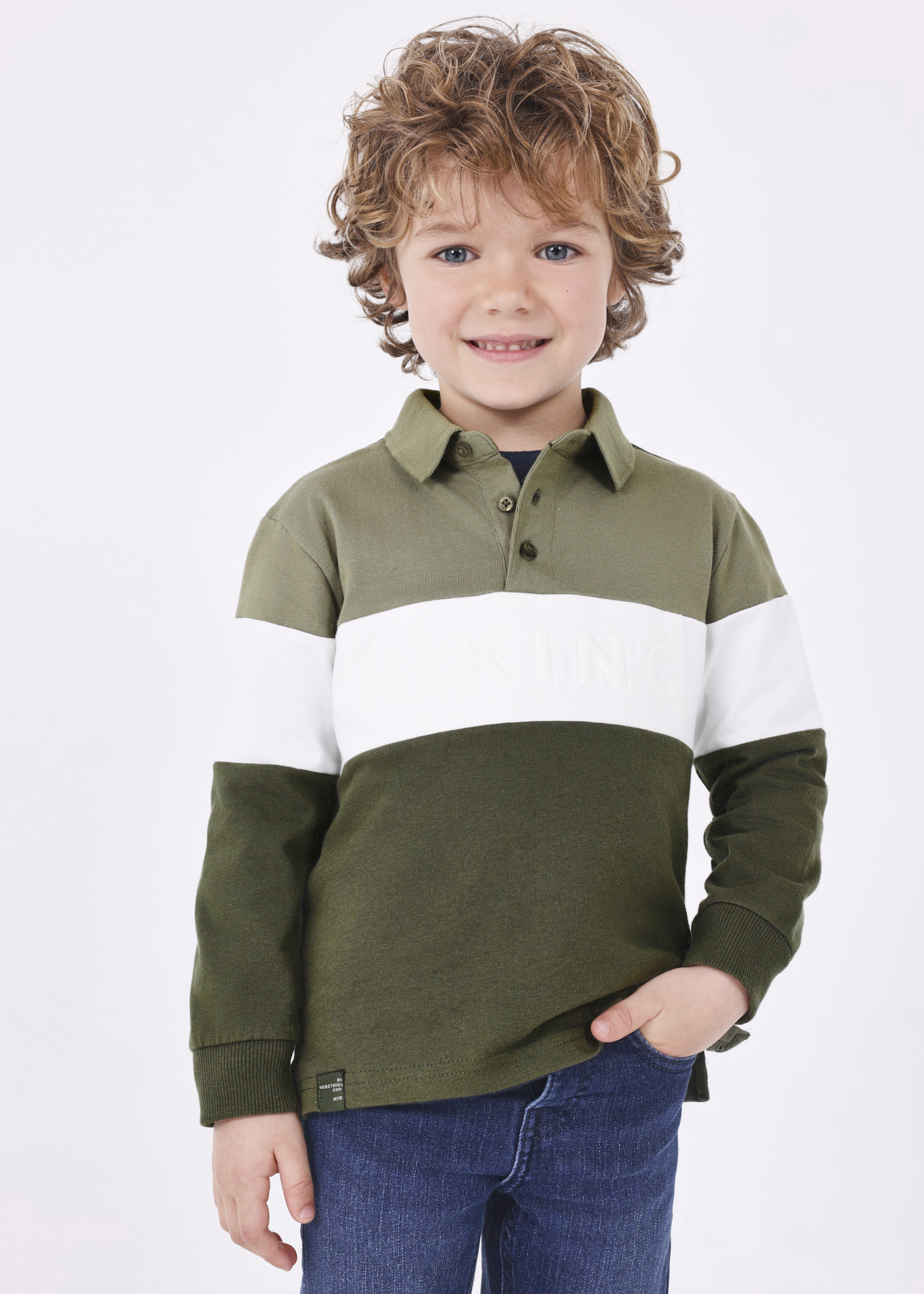Polo infantil Better Cotton com blocos de cores