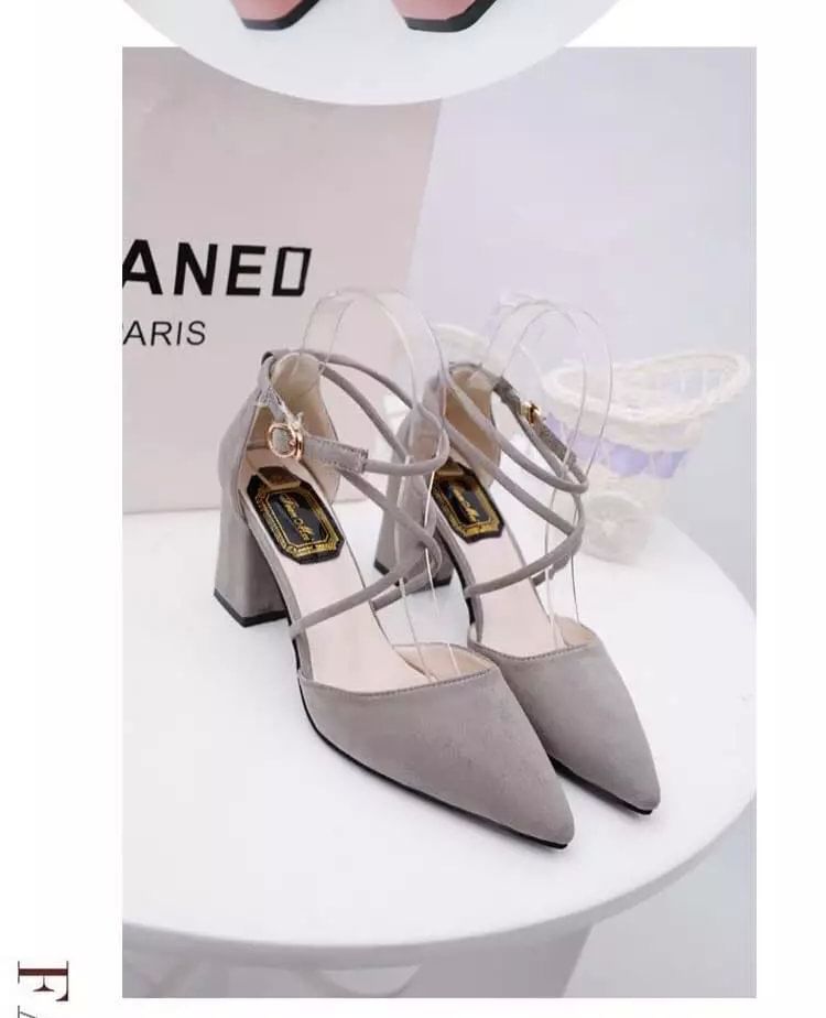 Terute - Puntige enkelband sandalen met dikke hak