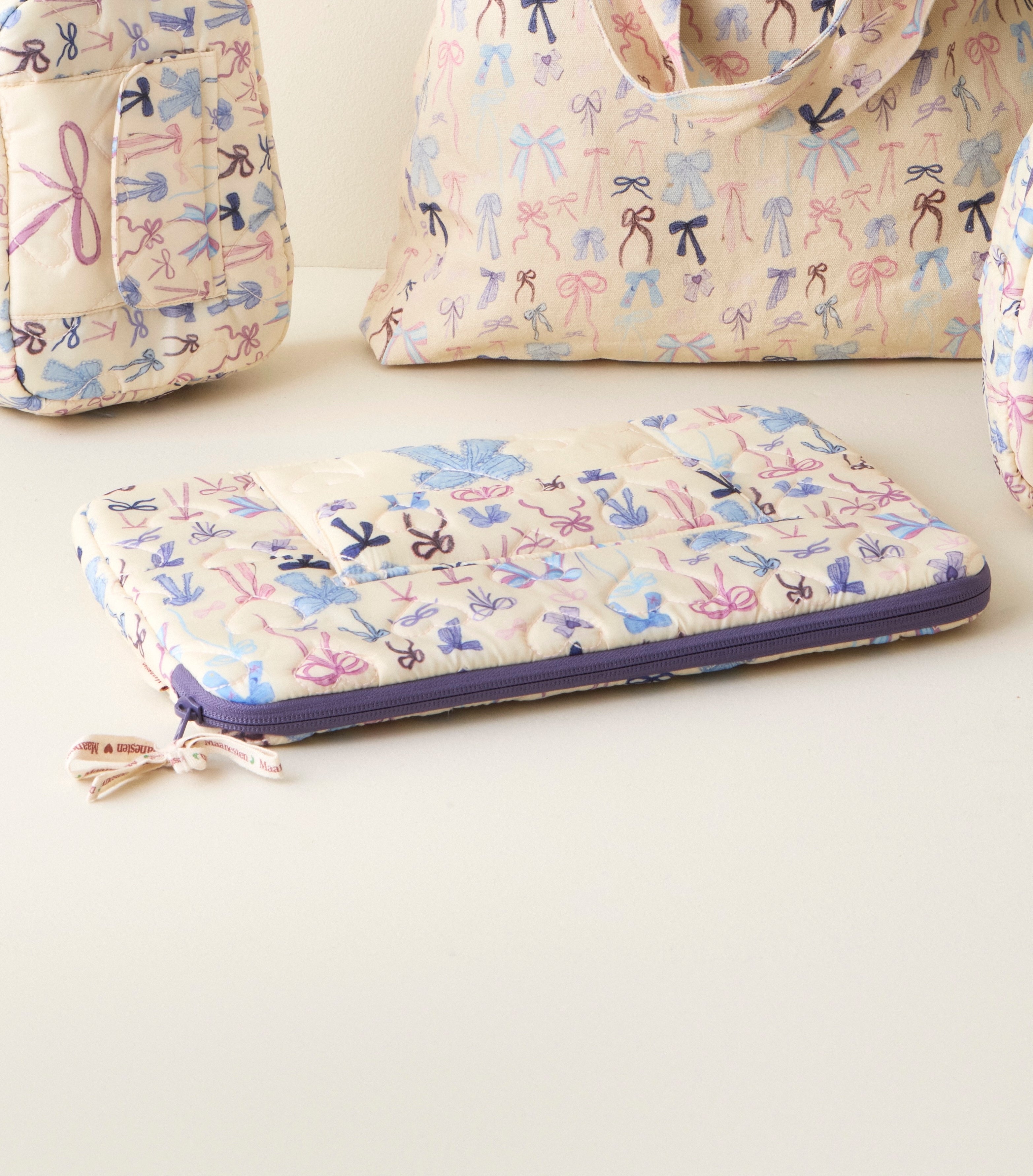 Maanesten  Alesea computer sleeve - Cute Bows