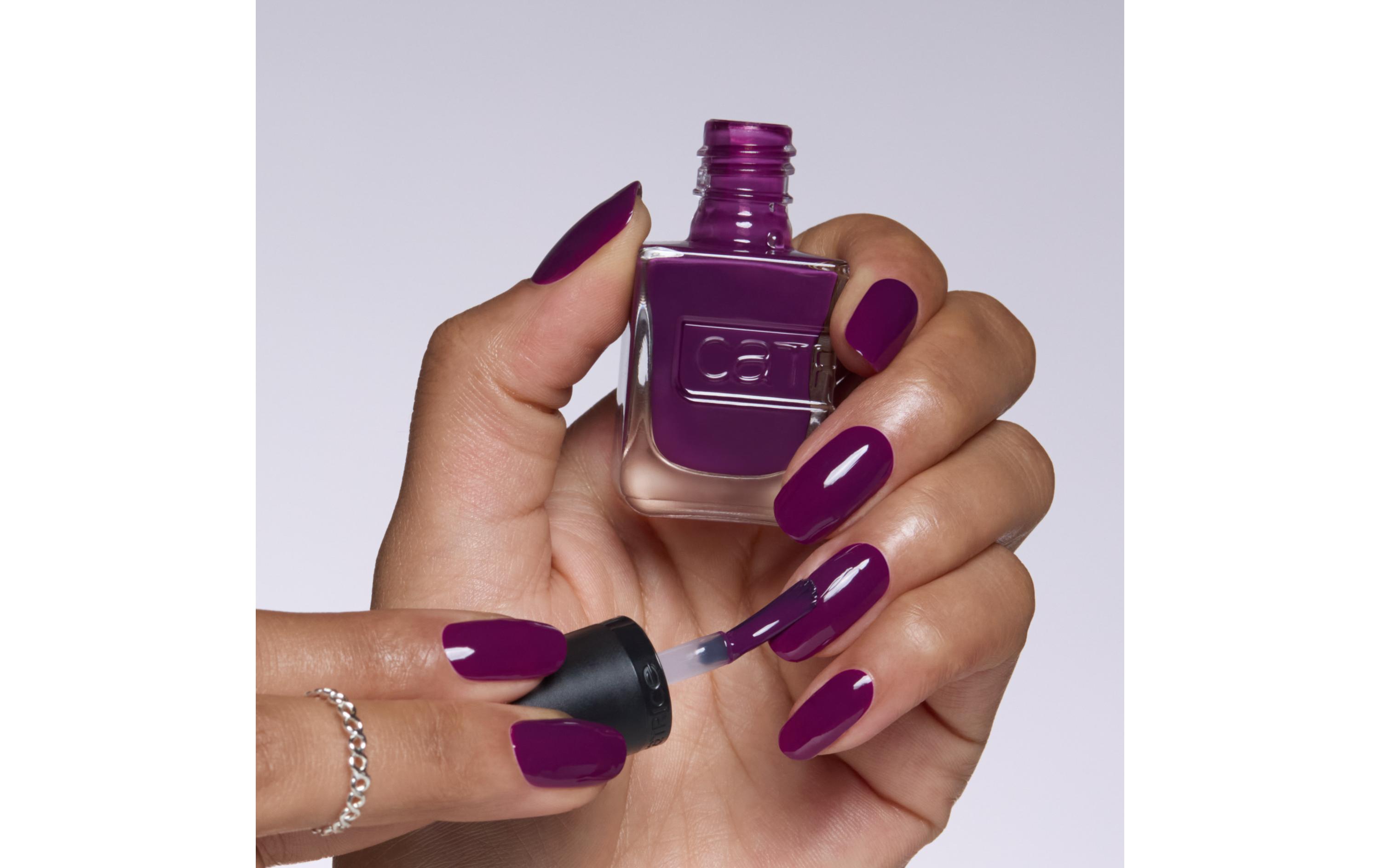 Nagellack Gel Affair 023 Plum-believableLanganhaltender Gel-Nagellack in einem warmen, dunklen Violett