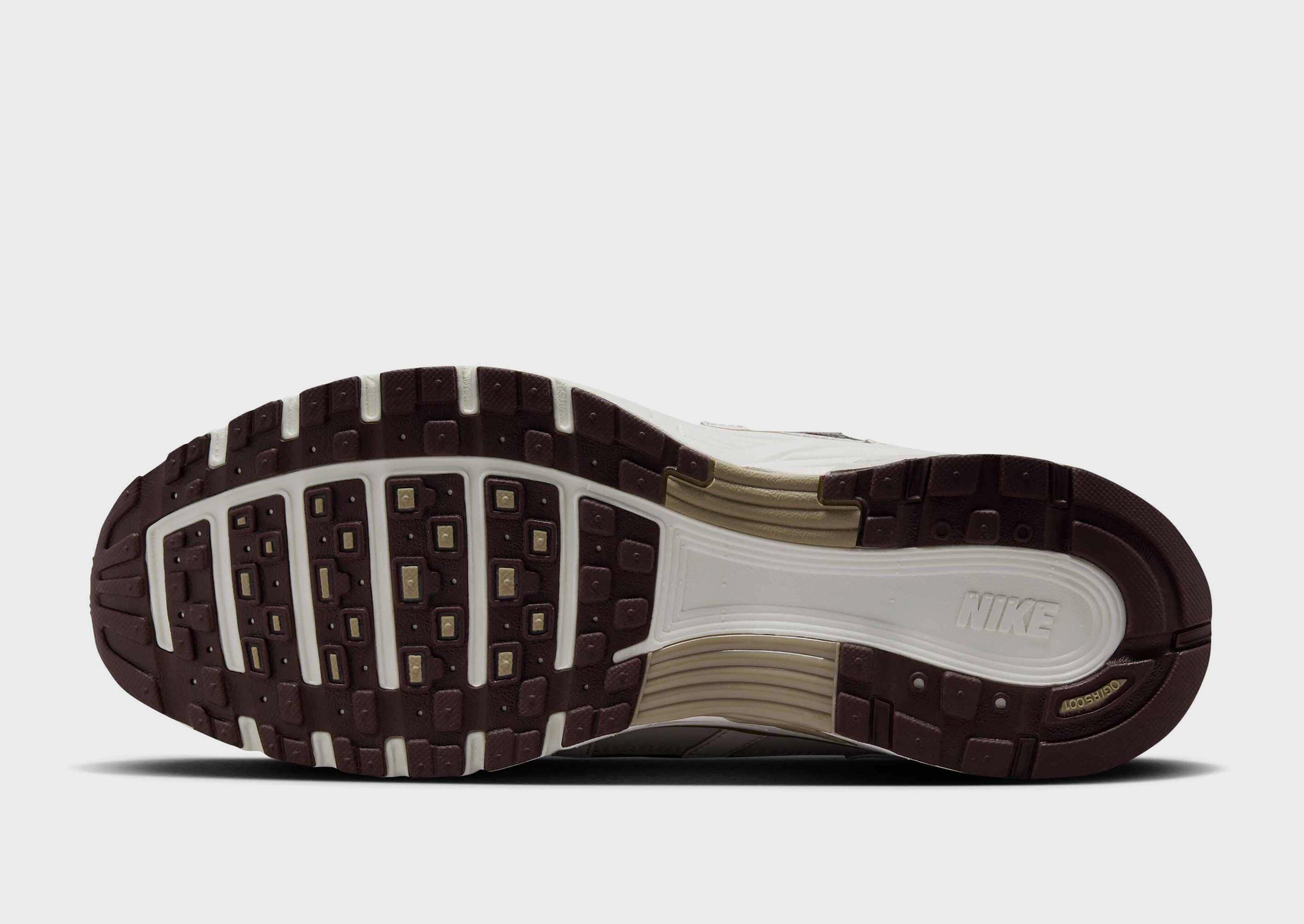Nike Chaussure P-6000