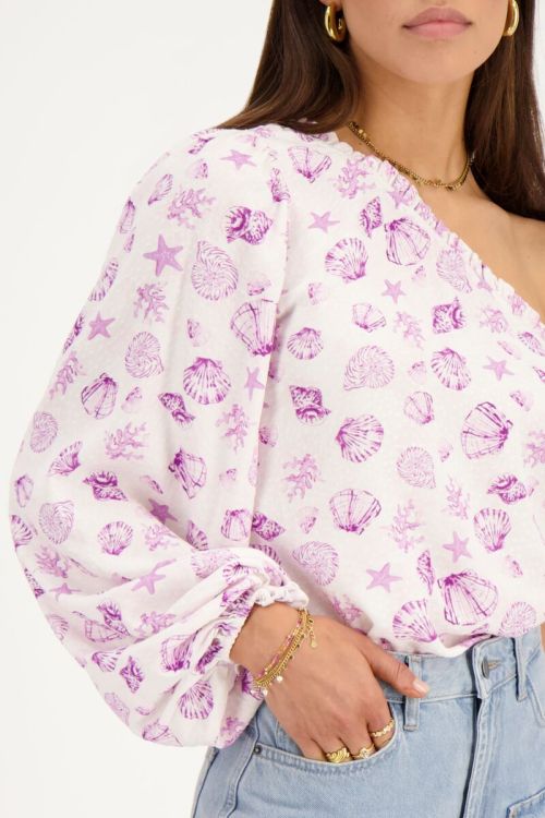 Witte one-shoulder top met paarse zee-print