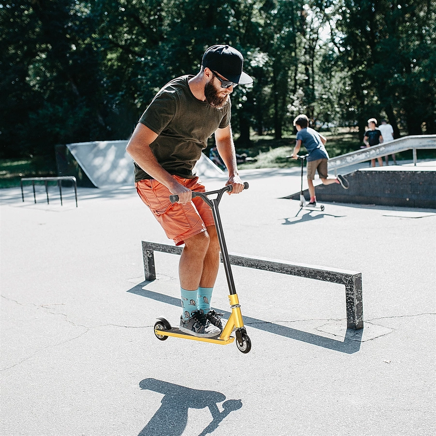 HOMCOM Stuntscooter mit dem 360° drehbaren Lenker gold