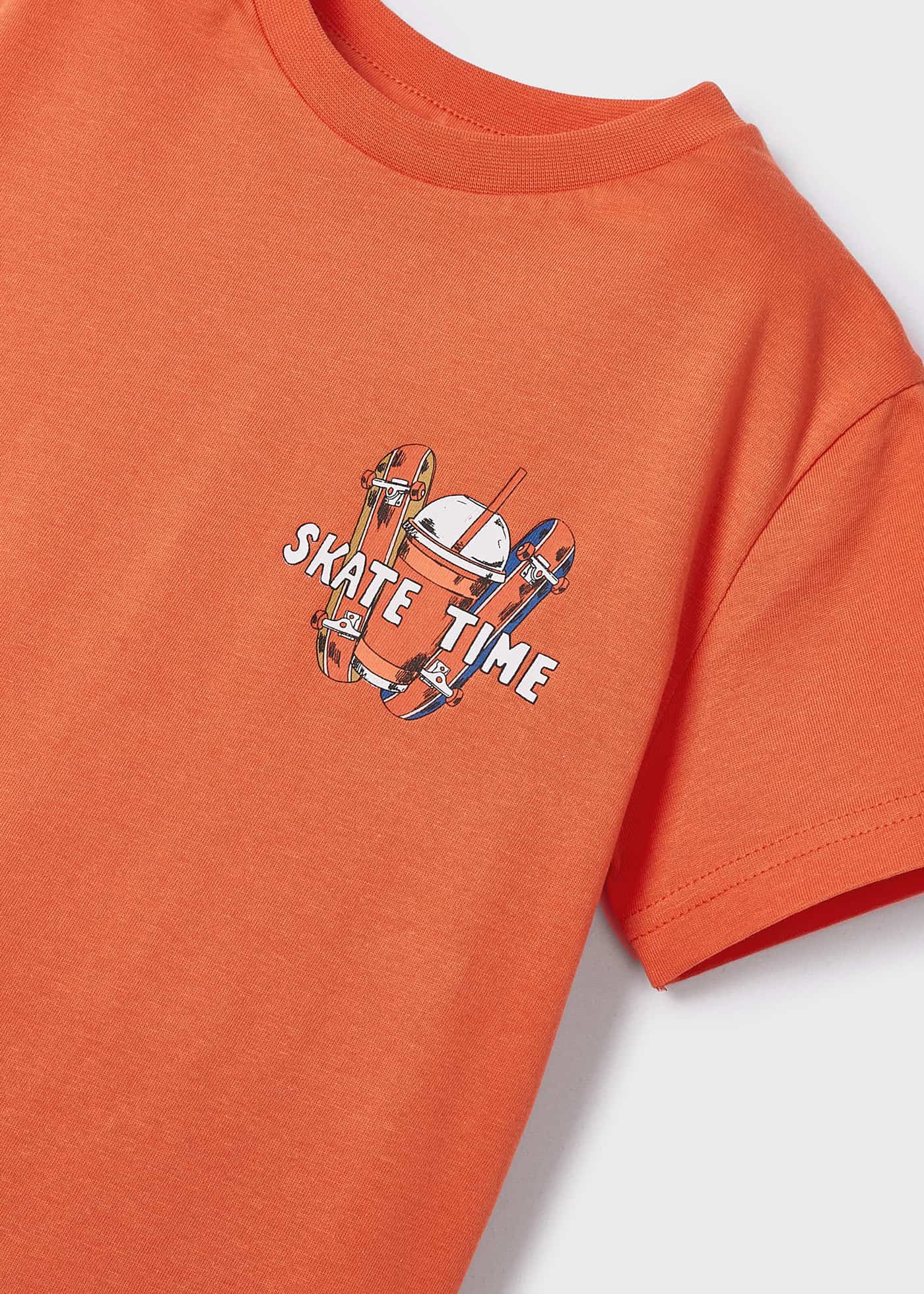 Camiseta infantil masculina em algodão sustentável com estampa.
