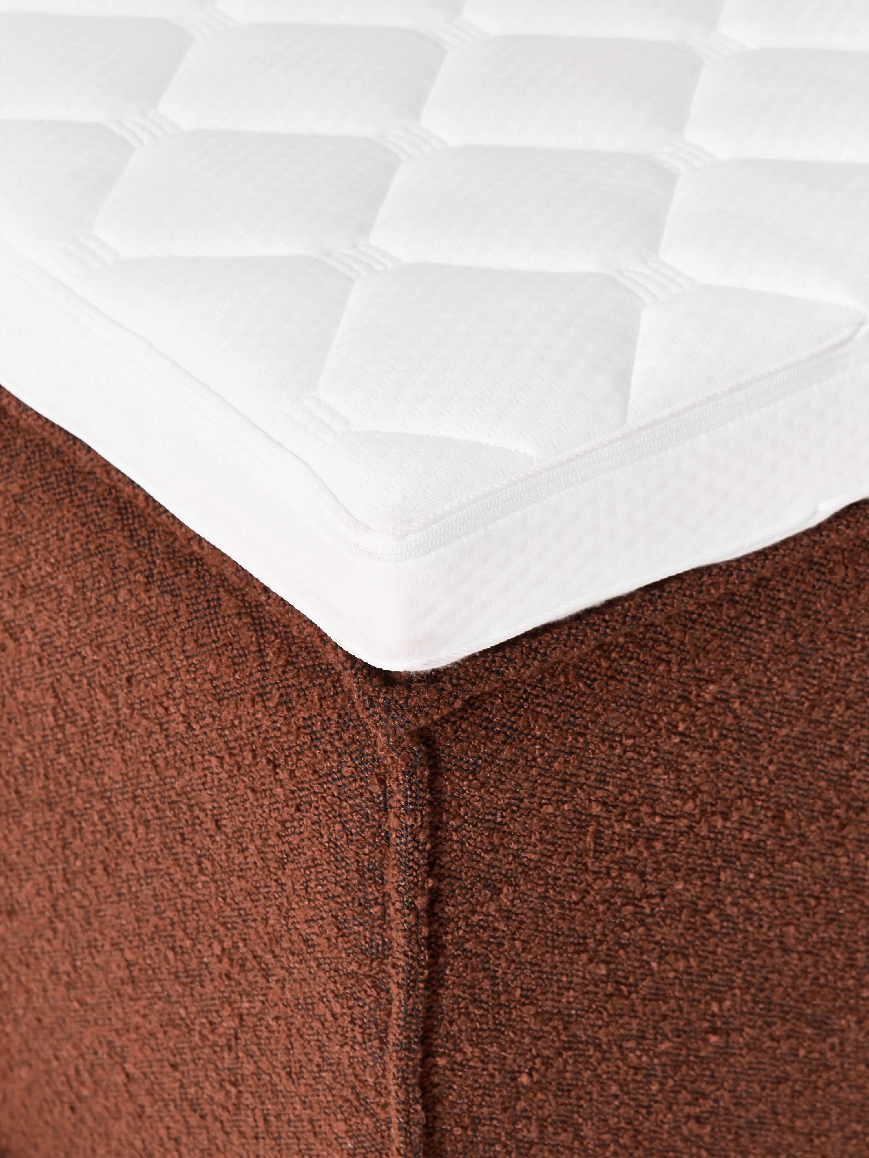 Bouclé boxspring bed Lennon