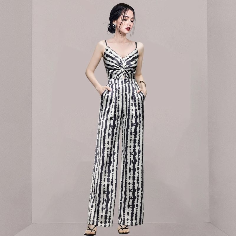 Aurora - Set: Spaghettibandjes V-hals bedrukte wijde jumpsuit + sjaal