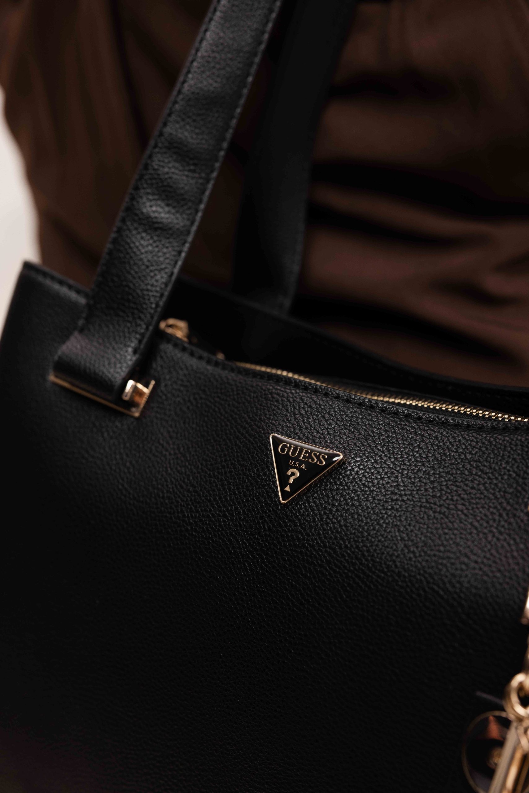 Guess Evie Girlfriend Carryal Handtas Dames Zwart