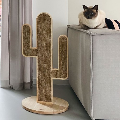 Arranhador plano para gatos em formato de cacto, desenhado pela Lotte.