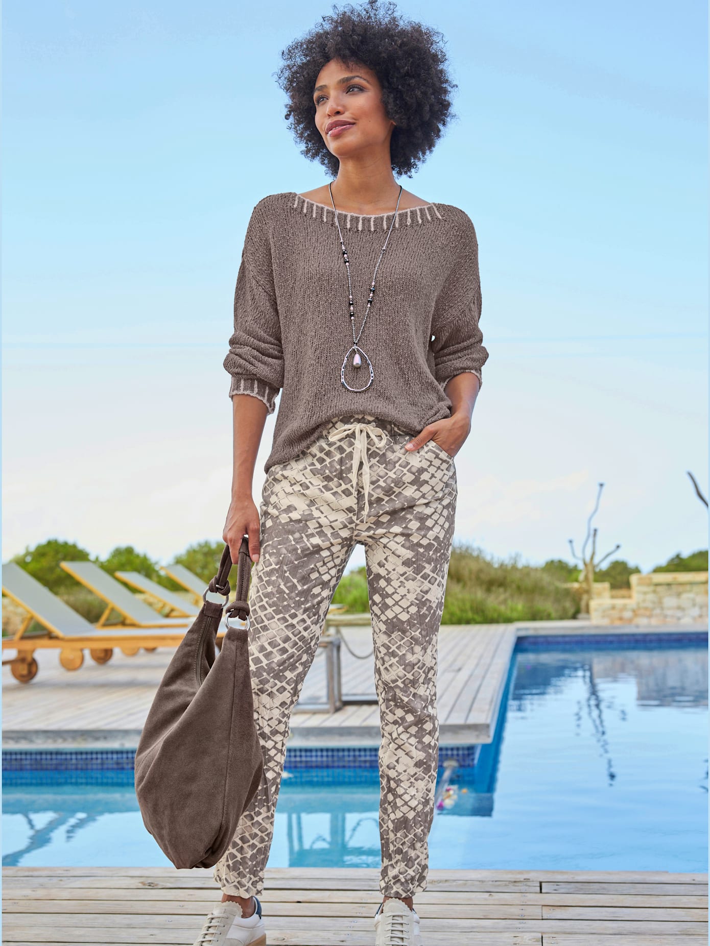 Pull détails contrastés