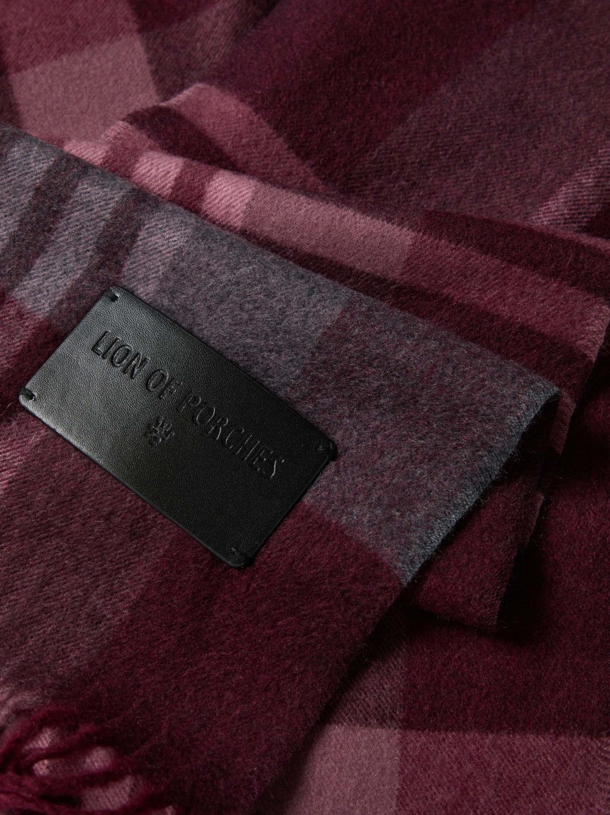 Cachecol em tartan com franjas