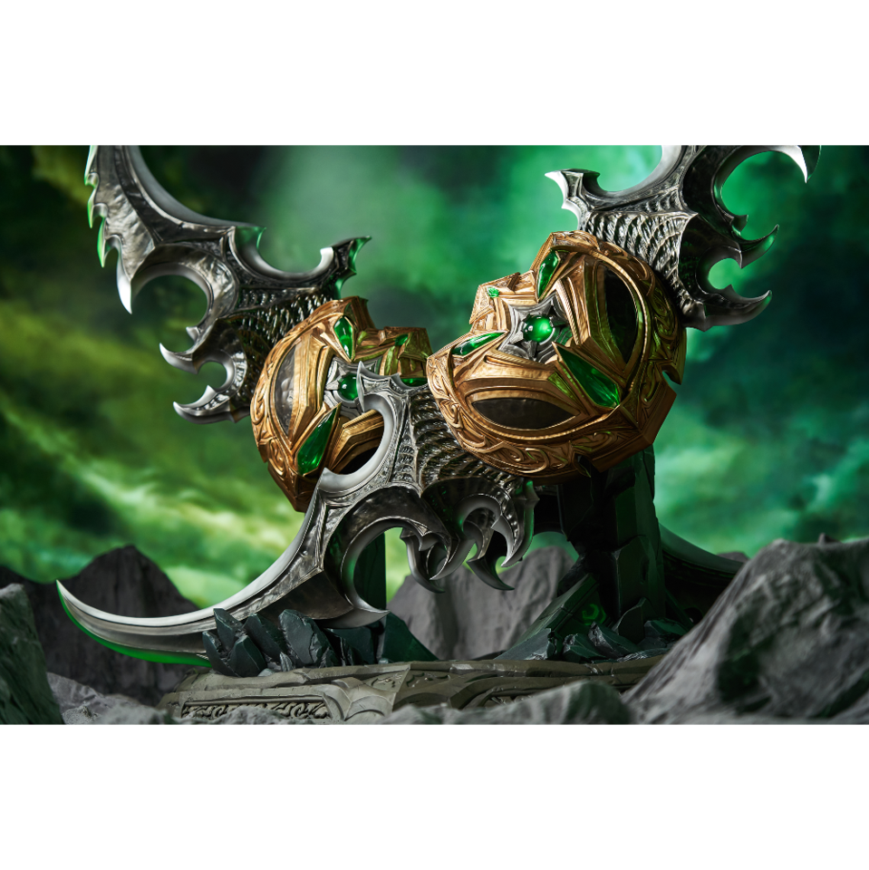 World of Warcraft- Warglaive of Azzinoth 2 units Replicas Scale 1/1 Bundle With Mount