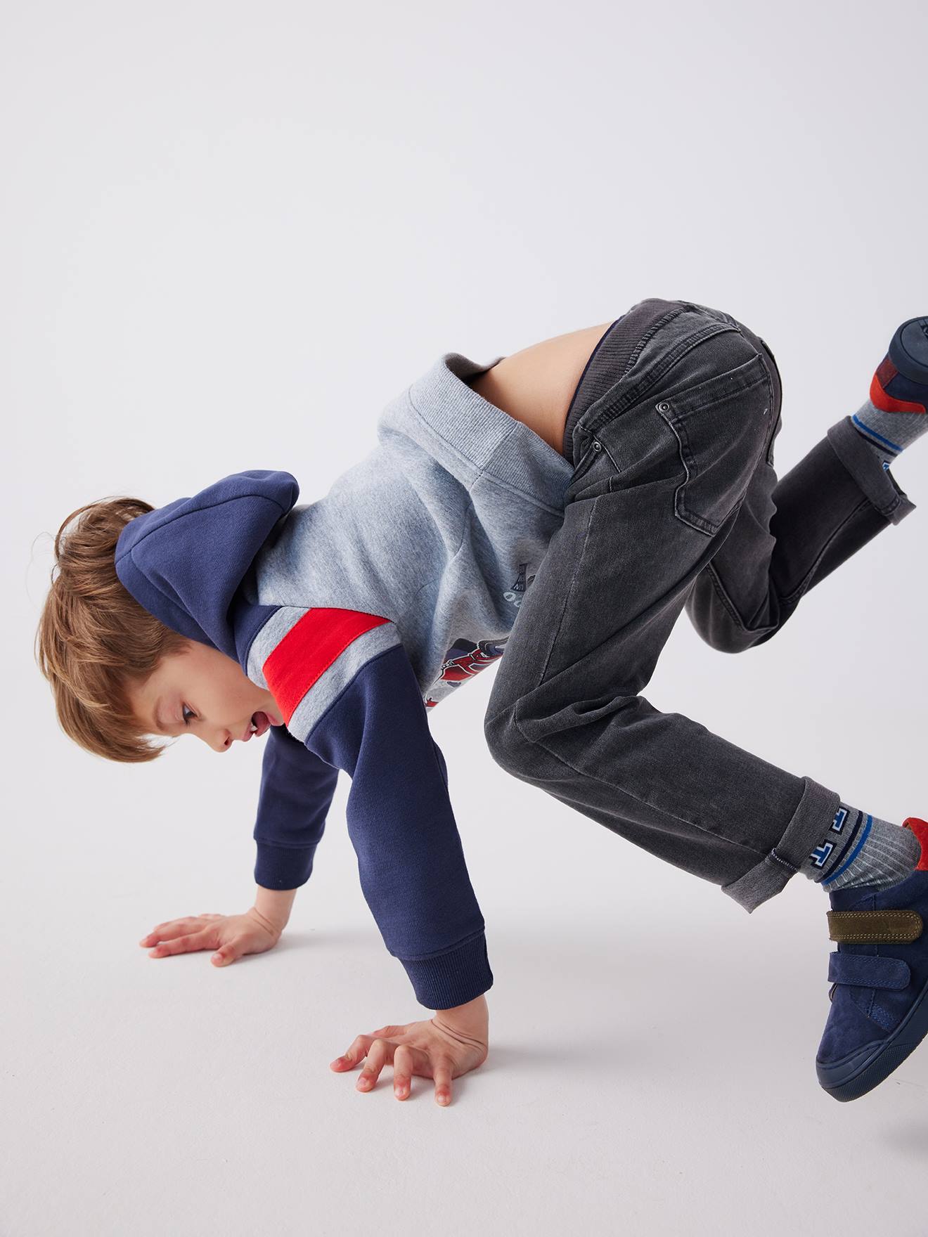 Calça jeans reta indestrutível para meninos (cor pedra)