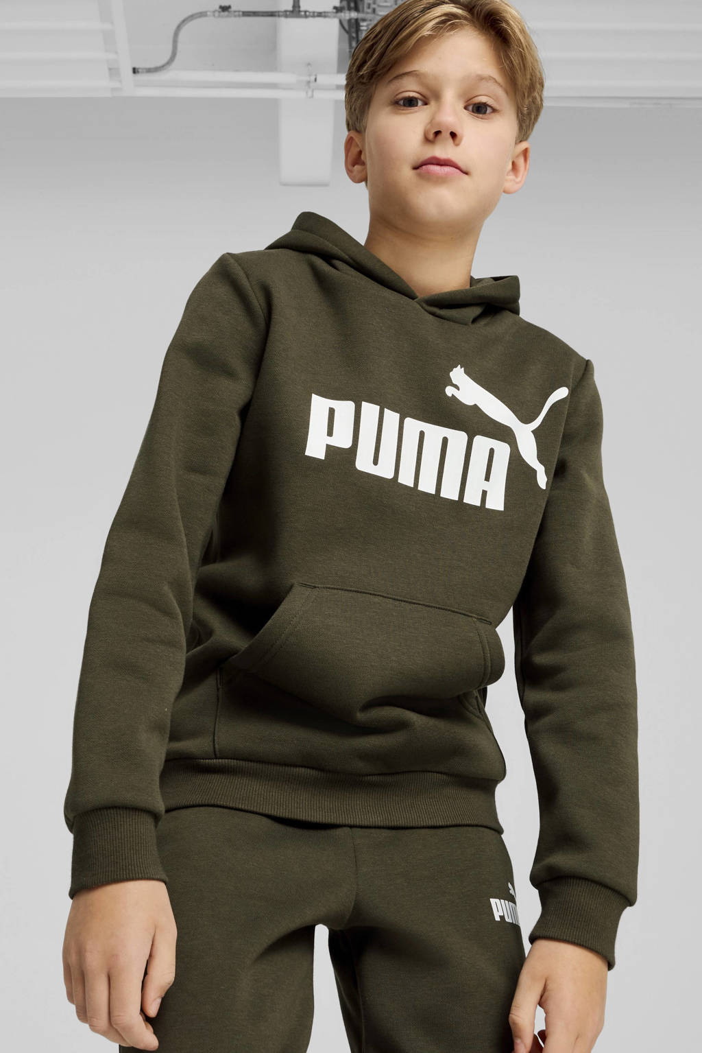 Puma sweater met logo olijfgroen/wit