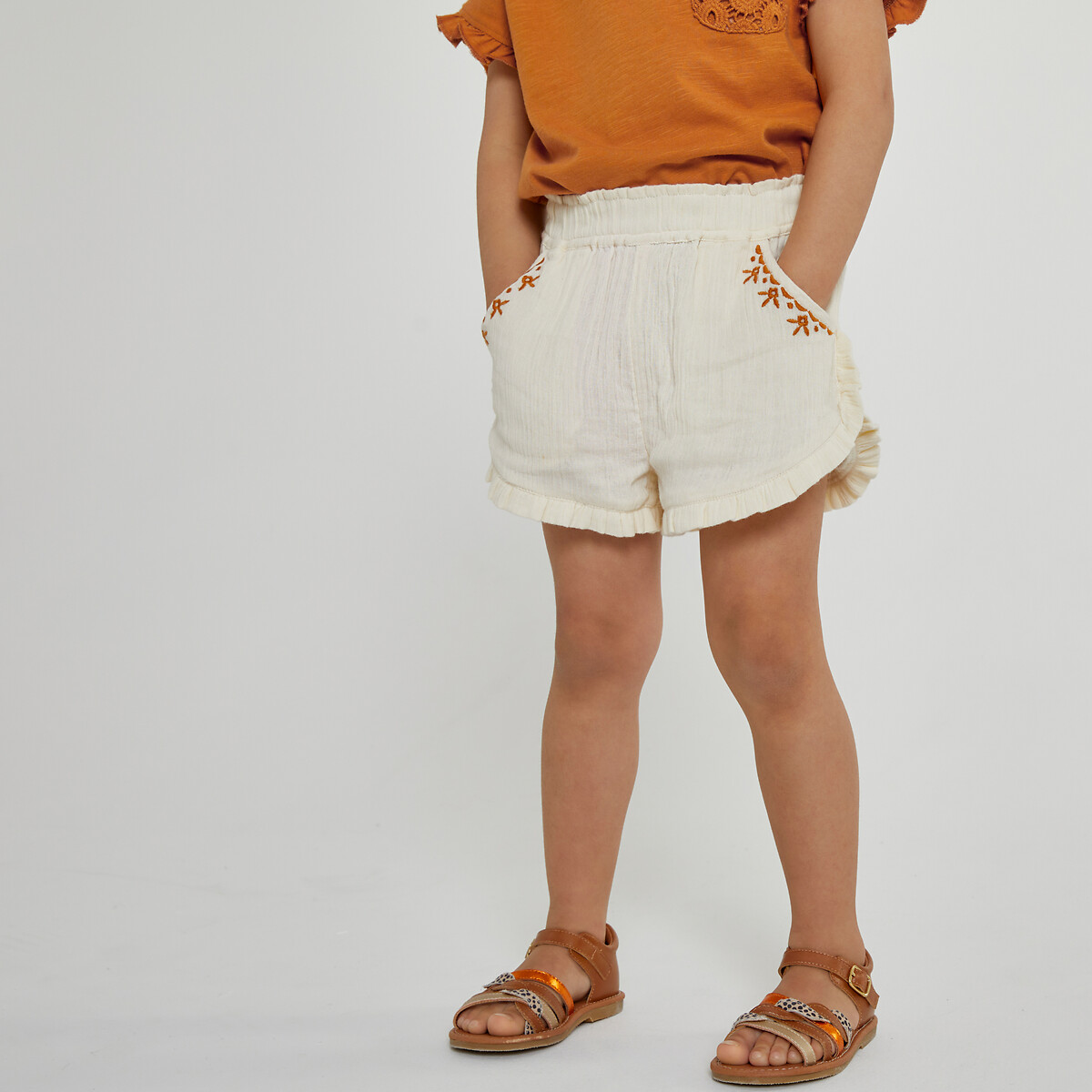 COLEÇÕES LA REDOUTE<br>Shorts bordados com babado em tecido duplo tetra