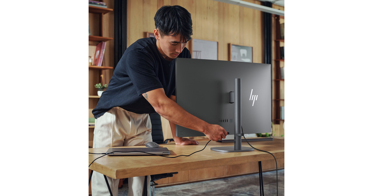 HPOmniStudio X 32-c0090nd (AM3L6EA) all-in-one pc  (Zilver | Core Ultra 7 155H | RTX 4050 | 32 GB | 2 TB SSD)