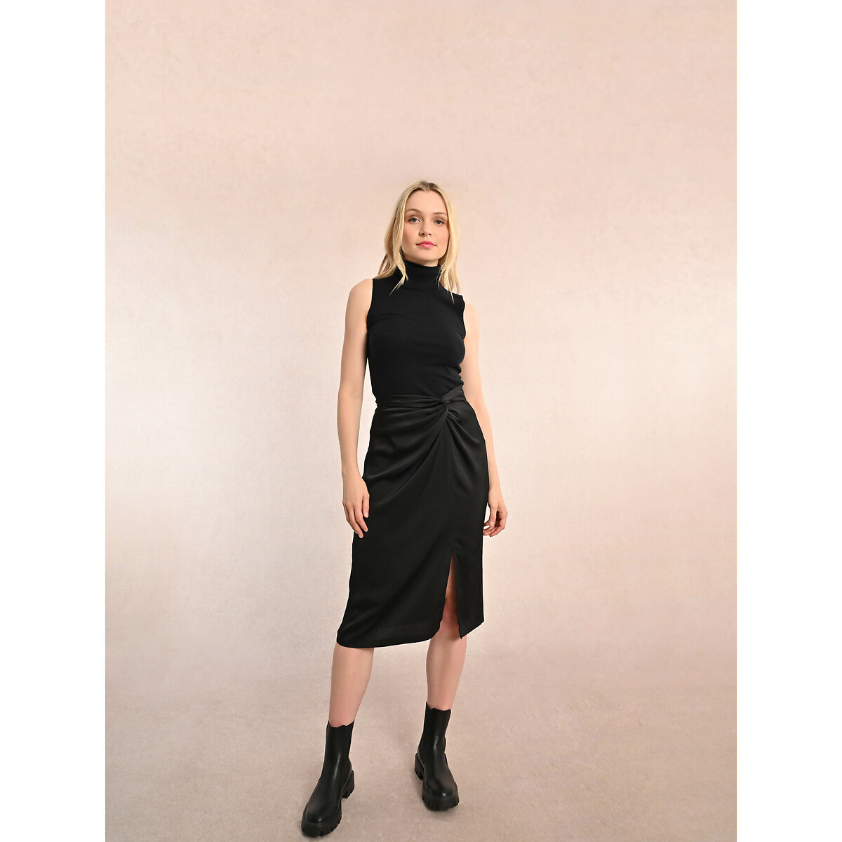 MOLLY BRACKEN<br>Saia com fenda lateral