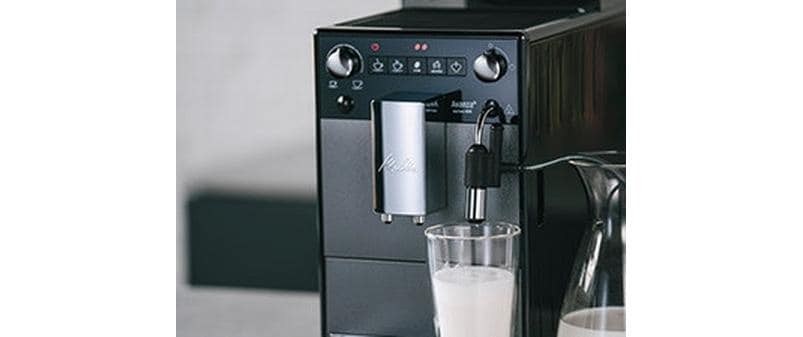 Kaffeevollautomat Avanza Edelstahl<br>Zweitassen-Vollautomat mit integriertem Milchsystem