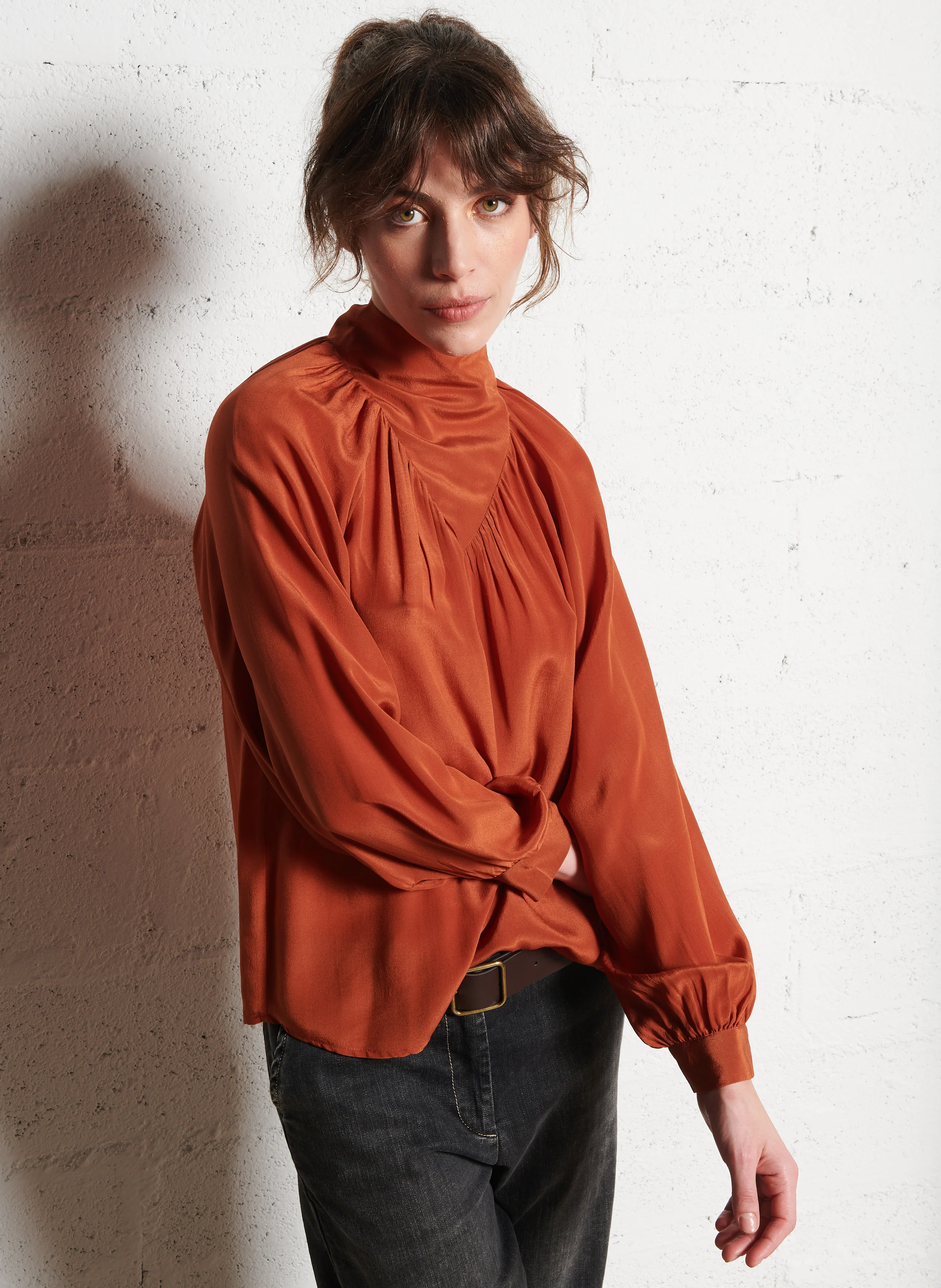 CURTIS - Blouse col montant en soie | Marron