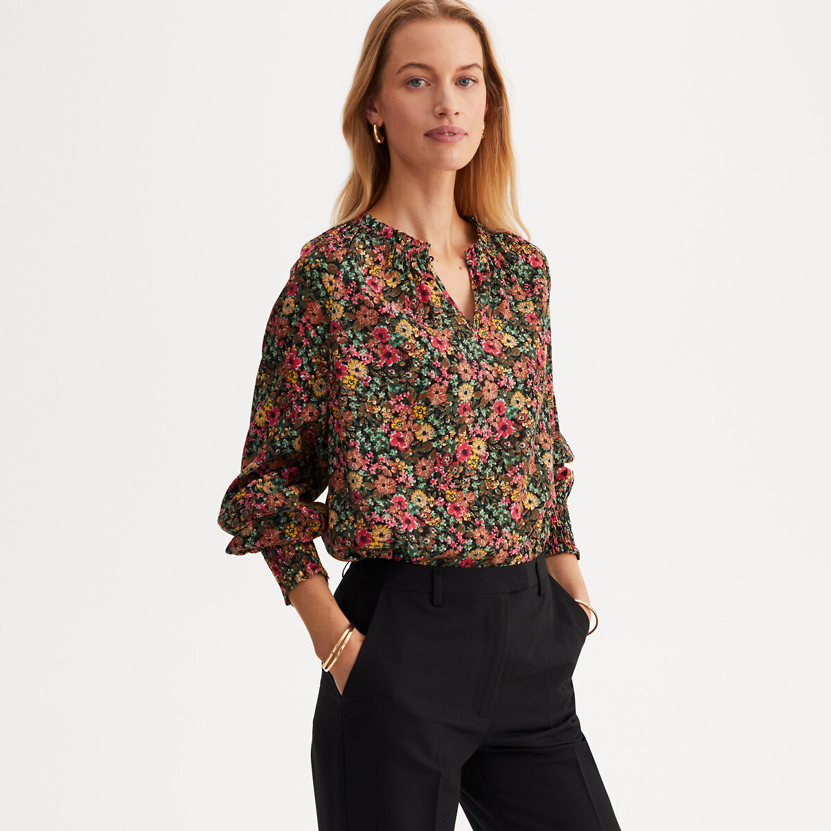 ANNE WEYBURN<br>Blusa com estampa floral, decote redondo e mangas compridas