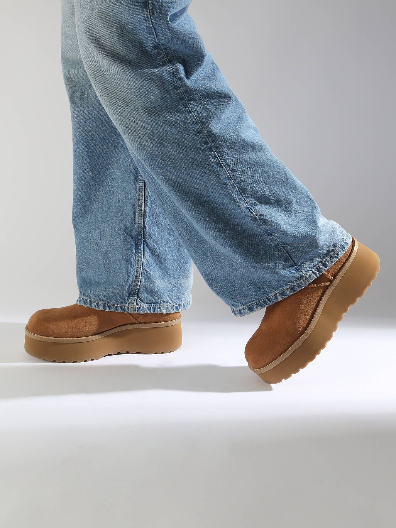 Bottes semelle compense en cuir UGG