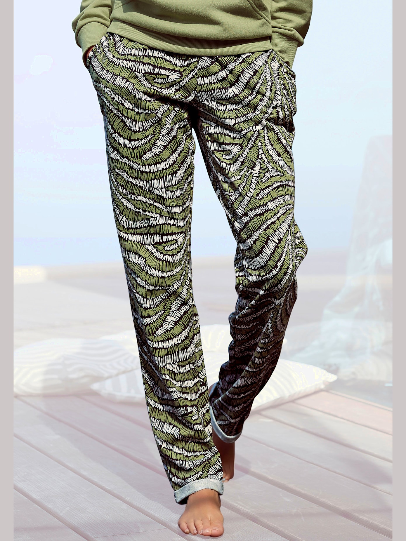 Pantalon molletonné confortable, poches fendues pratiques