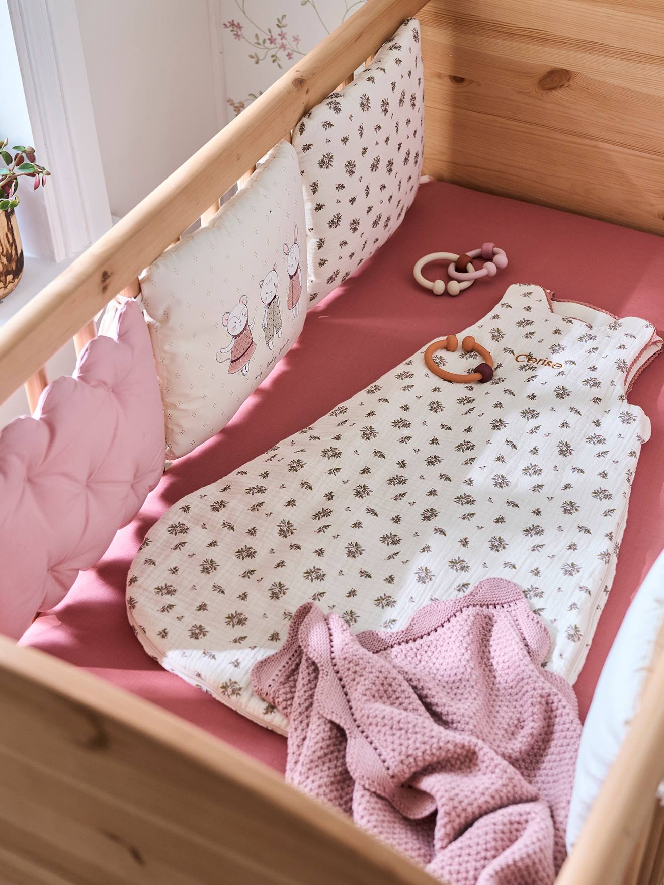 Protetor de cama modular/cercadinho Loft bege claro liso com motivos