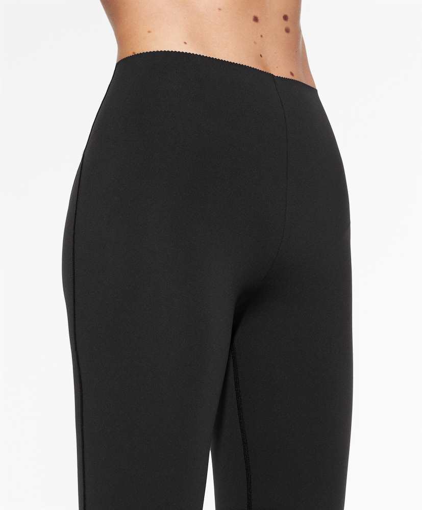 Calça flare de compressão com cintura alta