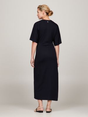 Vestido longo evasê com fenda e decote em forma de fechadura